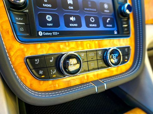 Used 2017 Bentley Bentayga W12 AWD image 19