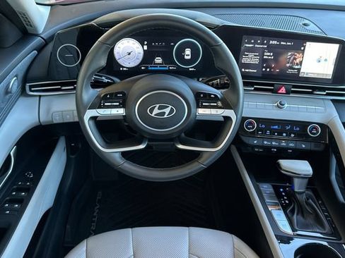 Certified 2025 Hyundai Elantra Limited FWD image 18