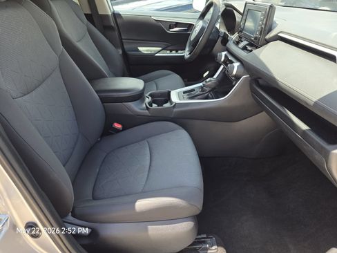 Used 2020 Toyota RAV4 XLE FWD image 15