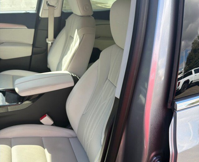 Used 2025 Buick Envision Avenir AWD/4WD image 4
