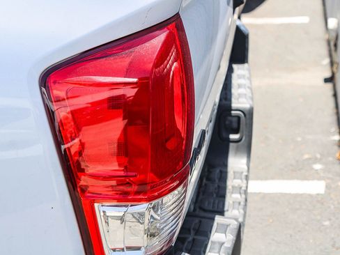 Used 2021 Toyota Tacoma SR5 AWD/4WD image 9