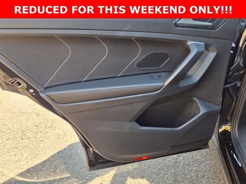 Used 2024 Volkswagen Tiguan SE R-Line image 9