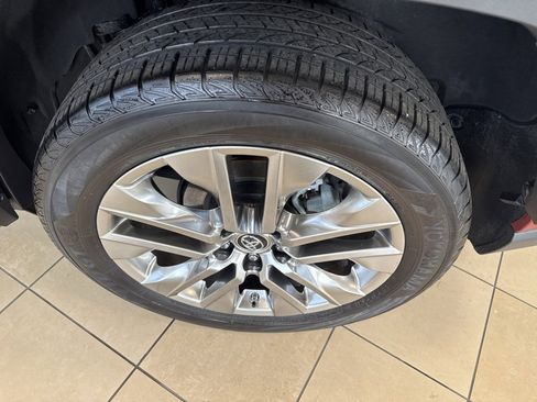 Used 2019 Toyota RAV4 Limited image 10