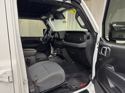 Used 2024 Jeep Wrangler Unlimited Rubicon w/ Convenience Group image 17