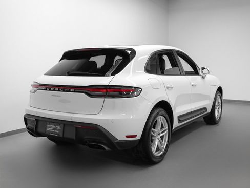 Certified 2022 Porsche Macan image 12