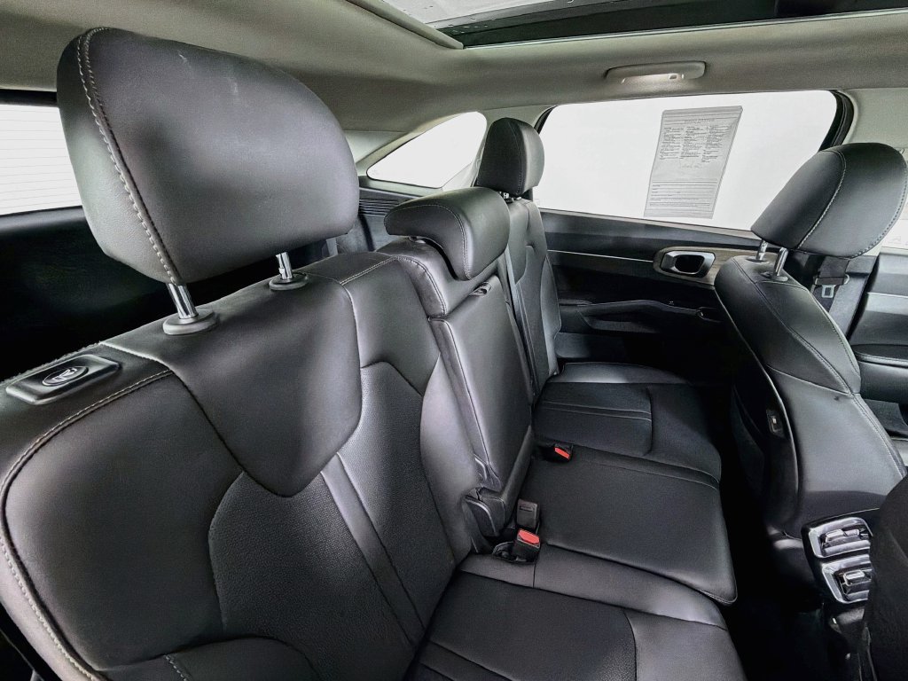 Used 2023 Kia Sorento S w/ Panoramic Sunroof Package AWD/4WD image 28