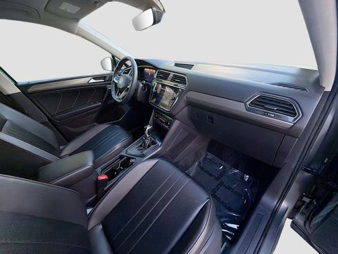 Used 2022 Volkswagen Tiguan SE FWD image 32