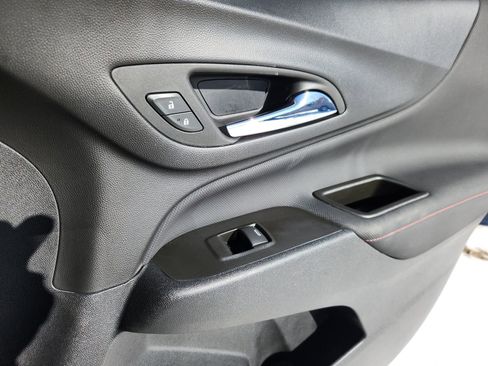 Used 2022 Chevrolet Equinox RS w/ RS Leather Package image 17