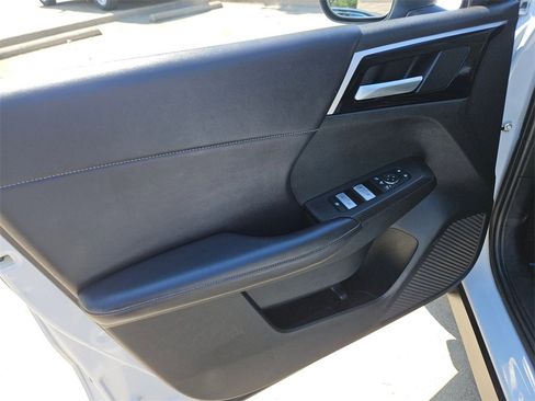 Used 2023 Mitsubishi Outlander SE image 11