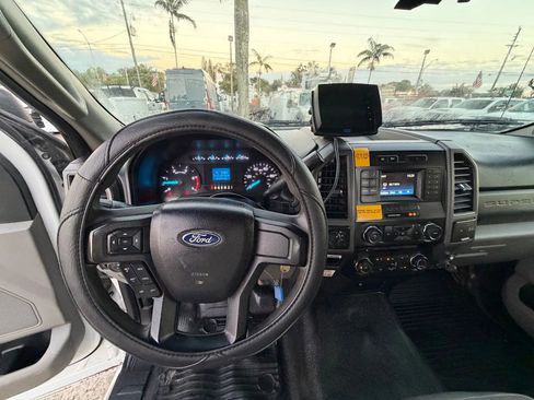 Used 2017 Ford F550 4x4 Regular Cab Super Duty image 15