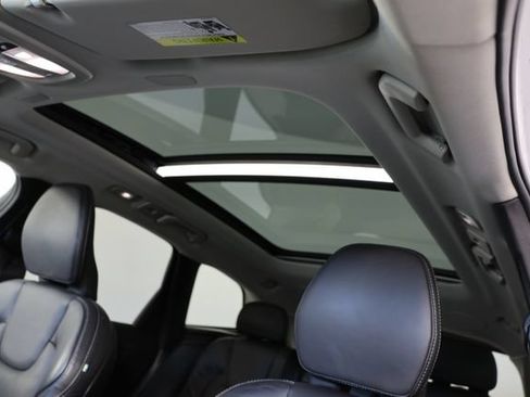 Used 2023 Volvo XC60 B6 Ultimate w/ Protection Package Premier AWD/4WD image 18