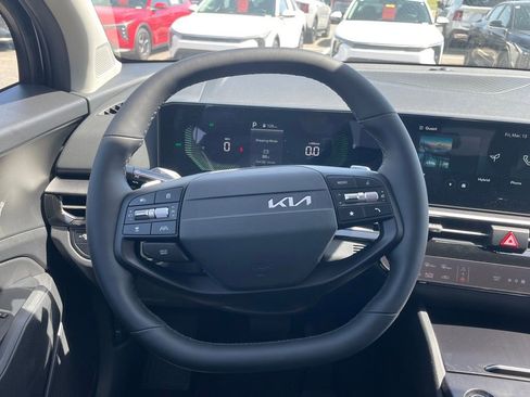 New 2026 Kia Sportage LX FWD image 13