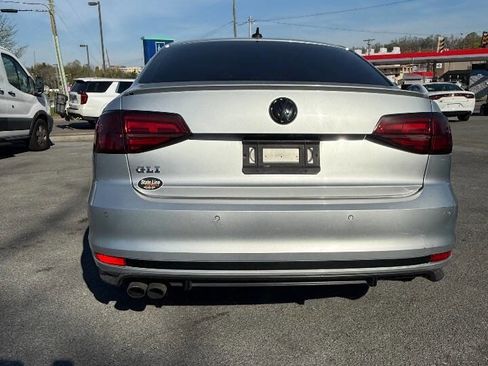 Used 2016 Volkswagen Jetta GLI SE image 3