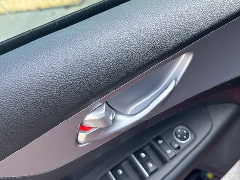 Used 2023 Kia Forte LXS w/ LXS Technology Package image 8