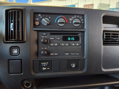 Used 2005 Chevrolet Express 3500 3500 w/ LS Preferred Equipment Group image 8