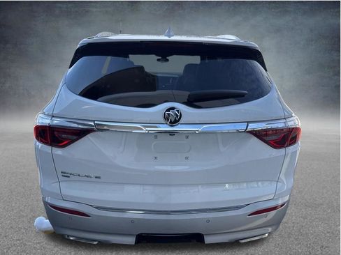 Used 2023 Buick Enclave Essence image 4