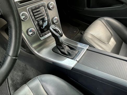 Used 2015 Volvo S60 T5 Platinum image 14