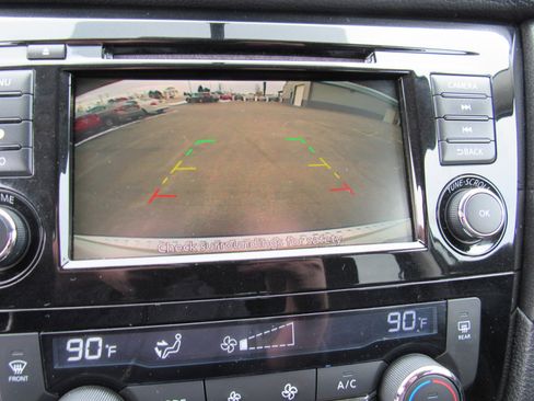 Used 2018 Nissan Rogue SV image 17