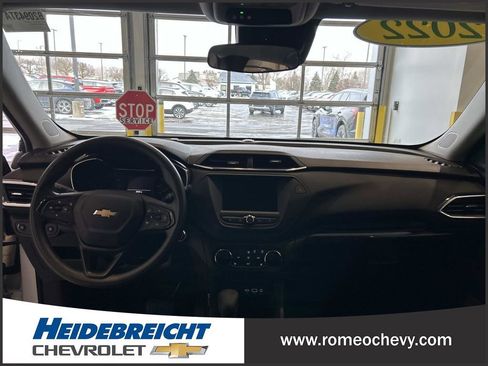 Certified 2022 Chevrolet TrailBlazer LT w/ Driver Confidence Package image 17
