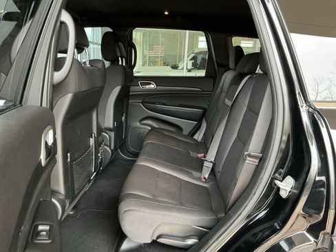 Used 2020 Jeep Grand Cherokee Laredo w/ 18" Wheel & 8.4" Radio Group image 18