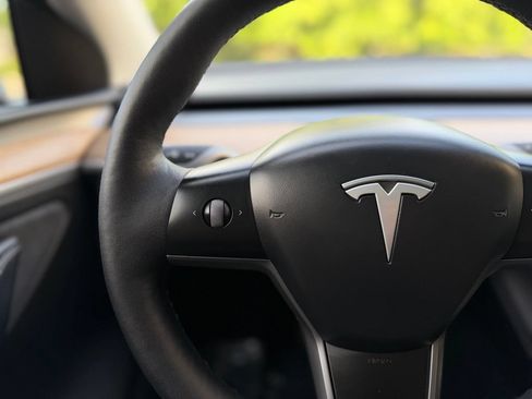Used 2024 Tesla Model Y Long Range AWD/4WD image 40
