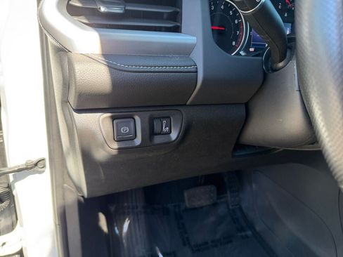 Used 2022 GMC Acadia SLE FWD image 19