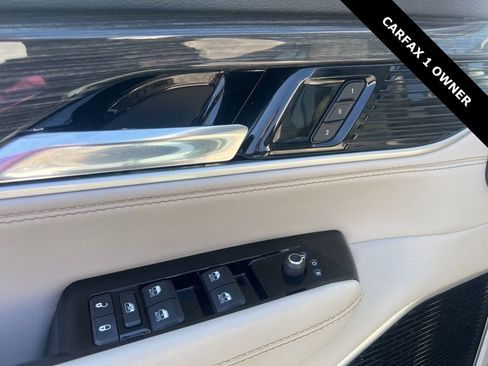 Used 2022 Jeep Wagoneer Series III w/ Premium Group I image 9