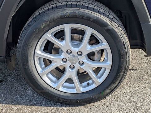 Used 2016 Jeep Cherokee Latitude w/ Cold Weather Group image 16