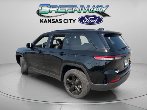 Used 2023 Jeep Grand Cherokee Altitude AWD/4WD image 6