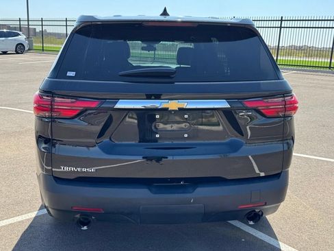 Used 2022 Chevrolet Traverse LS FWD image 10