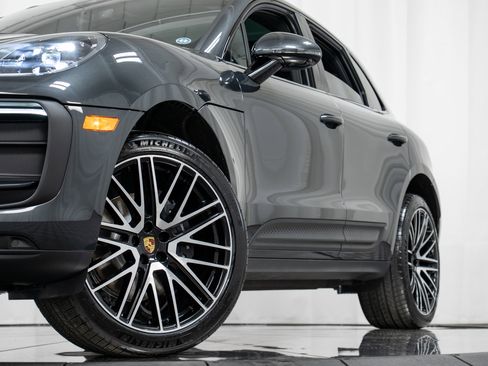 New 2026 Porsche Macan image 32