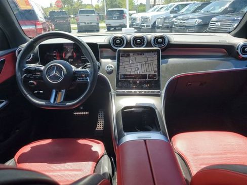 Used 2025 Mercedes-Benz GLC 300 4MATIC image 11