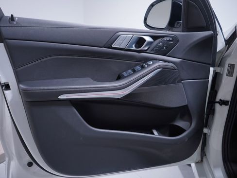 Used 2022 BMW X7 xDrive40i w/ Parking Assistance Package image 17