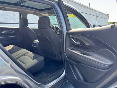 Used 2024 GMC Terrain SLE w/ Driver Convenience Package FWD image 32