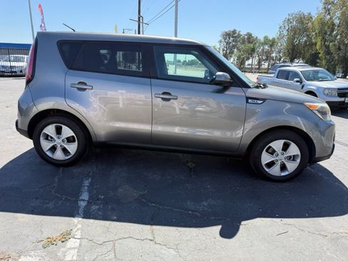 Used 2016 Kia Soul + FWD image 6