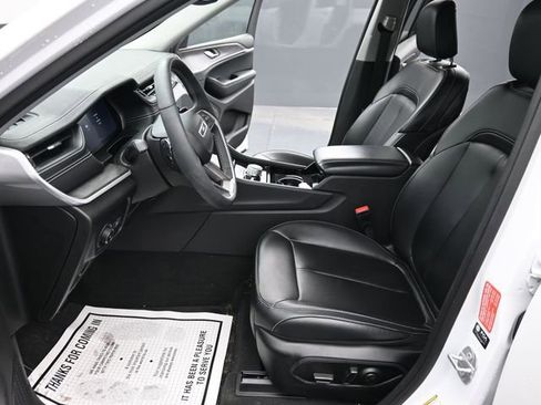 Used 2023 Jeep Grand Cherokee Limited image 14