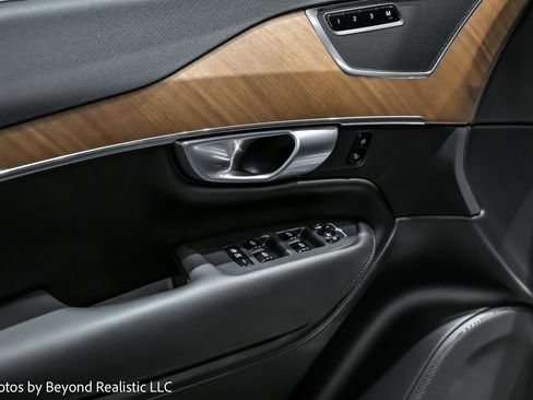 Used 2024 Volvo XC90 B6 Plus image 17