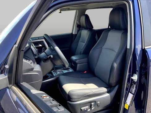 Used 2022 Toyota 4Runner SR5 Premium w/ Moonroof Package AWD/4WD image 8