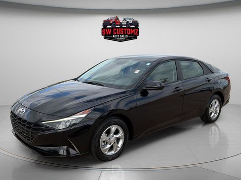Used 2023 Hyundai Elantra SE FWD image 3
