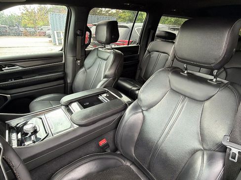 Used 2024 Jeep Wagoneer 4WD image 17