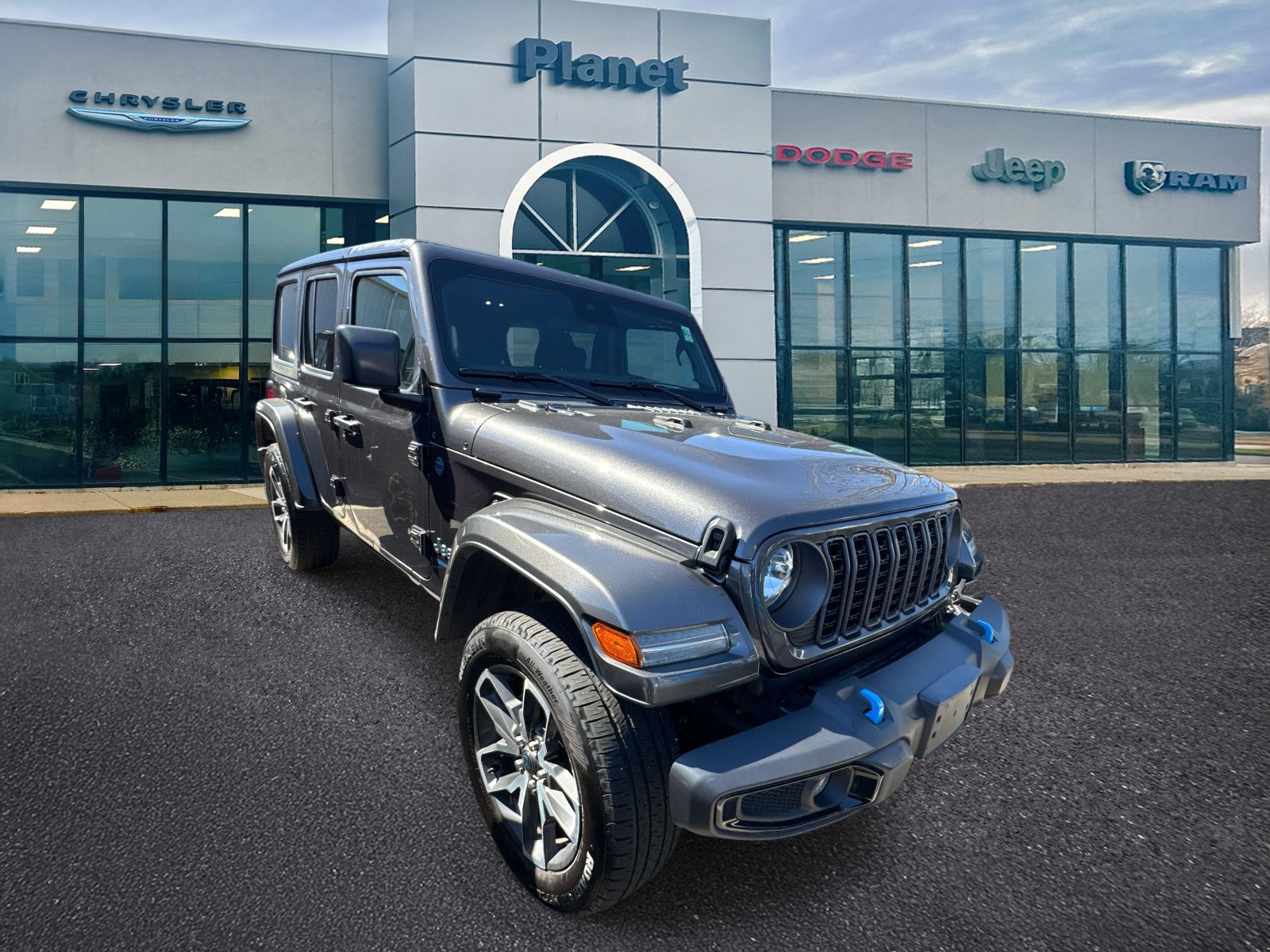 Used 2024 Jeep Wrangler Unlimited w/ Convenience Group AWD/4WD image 1