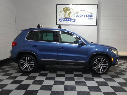 Used 2017 Volkswagen Tiguan SEL AWD/4WD image 6