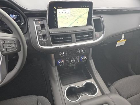 Used 2024 GMC Yukon XL SLE w/ Gmc Pro Safety Plus Package AWD/4WD image 32