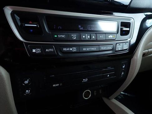 Used 2016 Honda Pilot Elite image 23