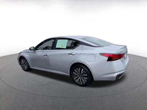 Used 2024 Nissan Altima 2.5 SV image 11