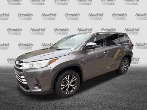 Used 2017 Toyota Highlander LE AWD/4WD image 6