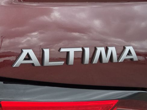 Used 2024 Nissan Altima 2.5 SV FWD image 10