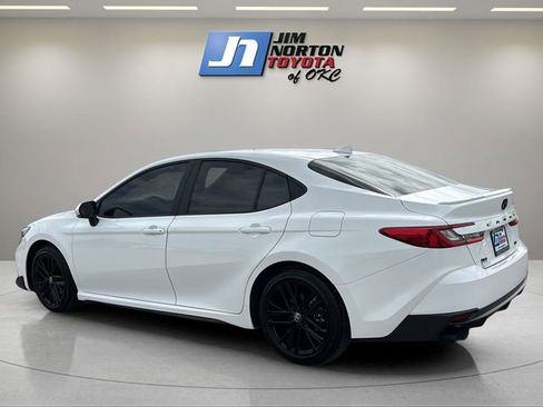 Used 2025 Toyota Camry SE w/ Convenience Package FWD image 7
