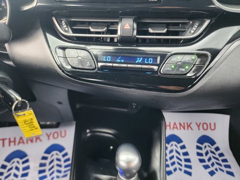 Used 2018 Toyota C-HR XLE FWD image 32