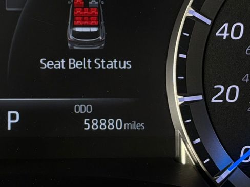 Used 2023 Toyota Highlander XLE FWD image 16